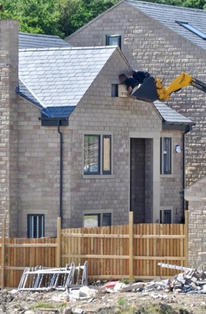 workers lifted by telehandler