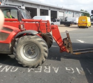 correct telehandler travel position