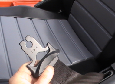 Forklift seatbelt